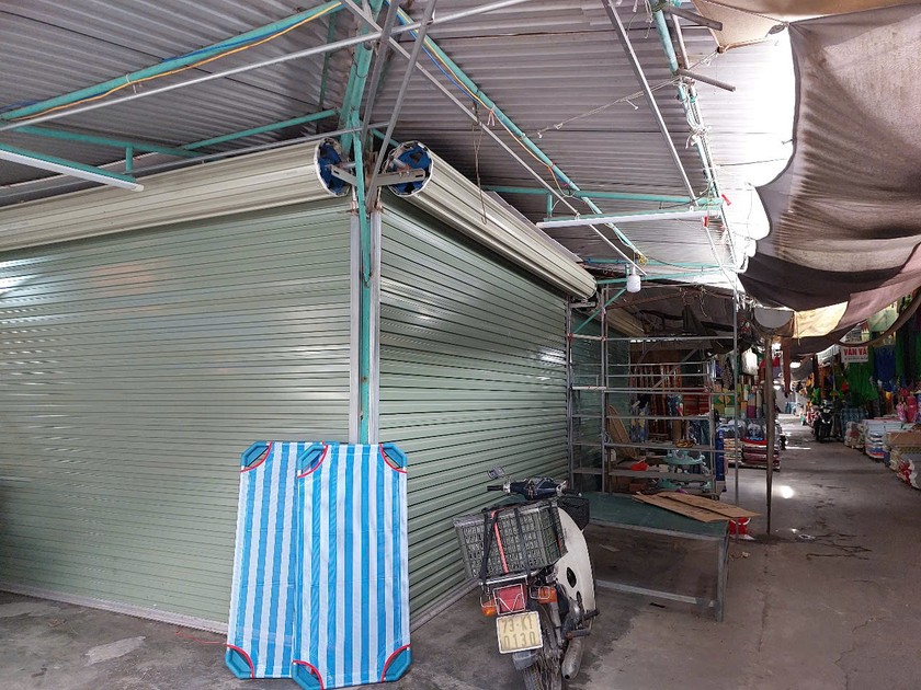 Nhiều tiểu thương thừa nhận, hàng hóa của họ không có hóa đơn, giấy tờ chứng minh nguồn gốc nên đã nghỉ bán vì sợ bị phạt.