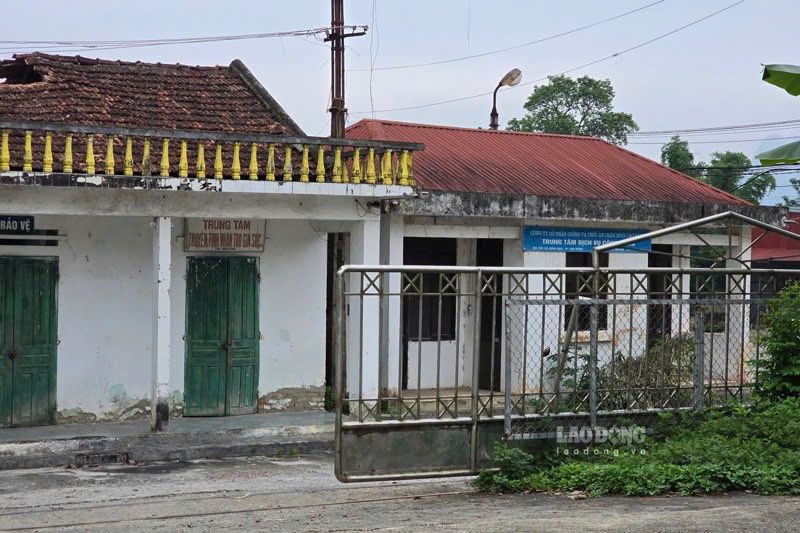 Cơ sở vật chất xuống cấp. Ảnh: Tân Văn