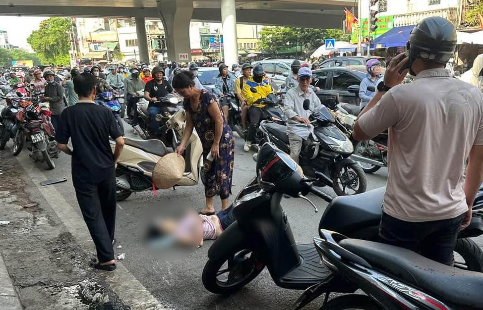 Một người bị thương sau vụ đâm liên hoàn. Ảnh: Phúc Văn