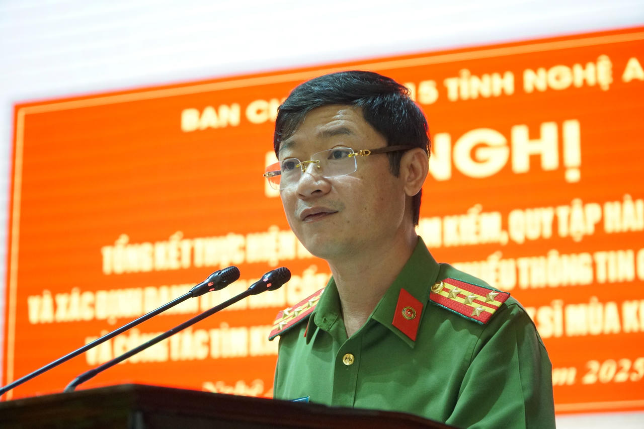 Đại tá Trần Ngọc Tuấn phát biểu tại Hội nghị. (Ảnh: T.Lan)