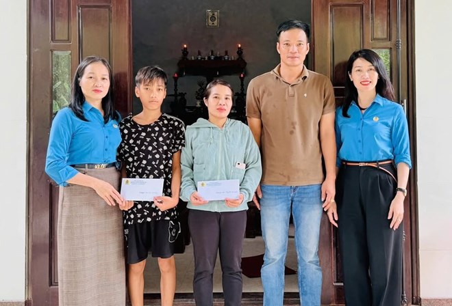 Liên đoàn Lao động tỉnh Quảng Trị hỗ trợ trẻ mồ côi, con đoàn viên khó khăn