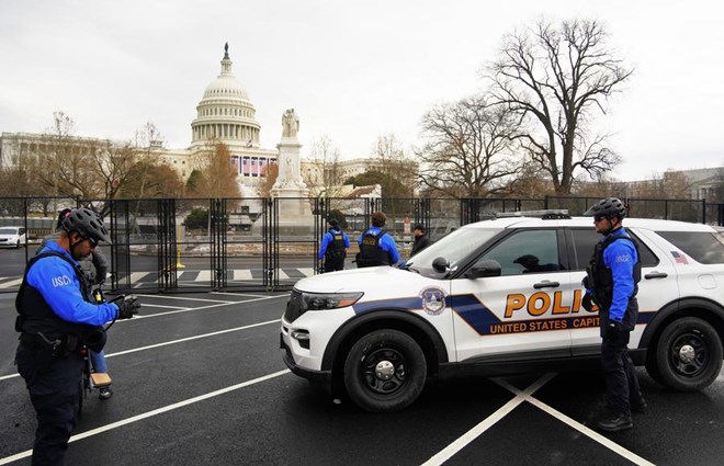 Ông Trump ban bố tình trạng khẩn cấp tại Washington D.C, tiếp quản cảnh sát thủ đô