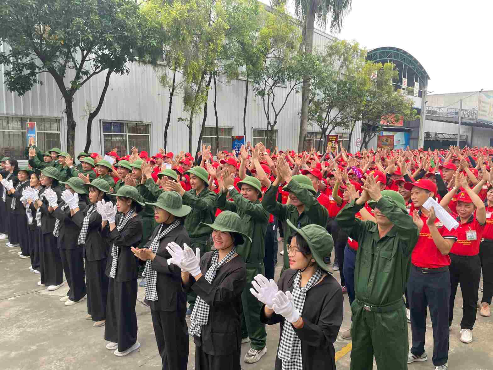 Hoạt động hun đúc tình yêu quê hương đất nước trong công nhân lao động. Ảnh: Đình Trọng