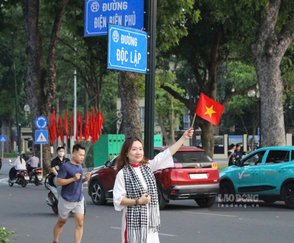 Vào ngày 2.9 tại Quảng trường Ba Đình sẽ tổ chức Lễ diễu binh, diễu hành kỷ niệm 80 năm Quốc khánh nước Cộng hòa xã hội chủ nghĩa Việt Nam. Hiện tại, Hà Nội gấp rút lắp đặt sân khấu, khán đài 30.000 chỗ ngồi ở quảng trường Ba Đình để phục vụ lễ kỷ niệm.