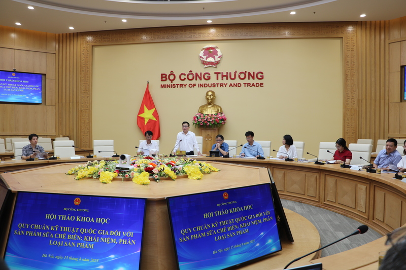 Hội thảo Quy chuẩn kỹ thuật quốc gia đối với sản phẩm sữa chế biến: Khái niệm, phân loại sản phẩm. Ảnh: Hán Hiển