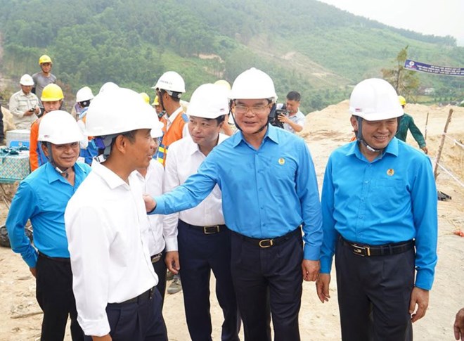 Khơi dậy lòng yêu nước, sức sáng tạo, ý chí tự lực, tự cường của công nhân lao động