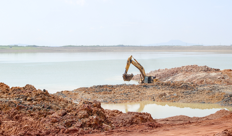 San lấp mặt bằng tại dự án Nhà máy Thủy điện Trị An mở rộng. Ảnh: EVN