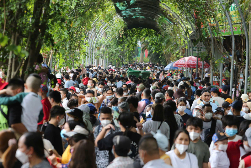 Đông đảo người dân và du khách tham quan tại các điểm vui chơi ở TP. Hồ Chí Minh dịp lễ Quốc khánh 2/9. Ảnh: Minh Khuê