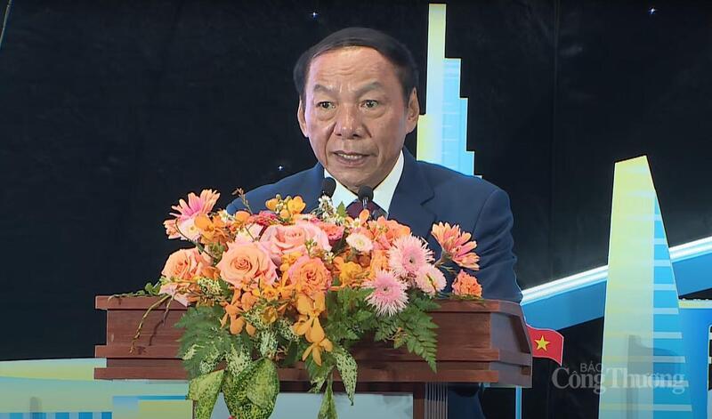 Bộ trưởng Bộ Văn hóa, Thể thao và Du lịch Nguyễn Văn Hùng phát biểu khai mạc.
