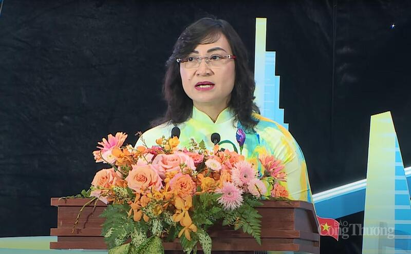 Thứ trưởng Bộ Công Thương Phan Thị Thắng phát biểu tại sự kiện.