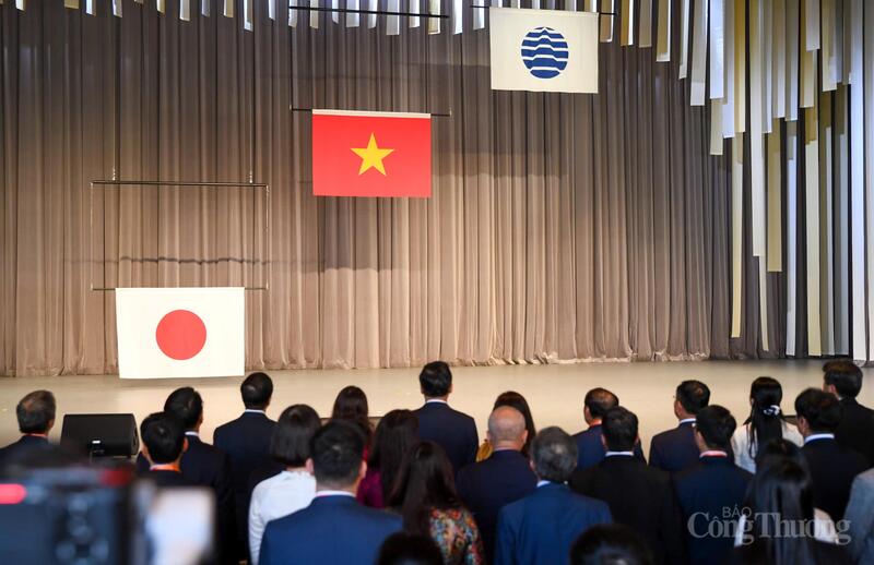 Nghi thức thượng cờ tại sự kiện.