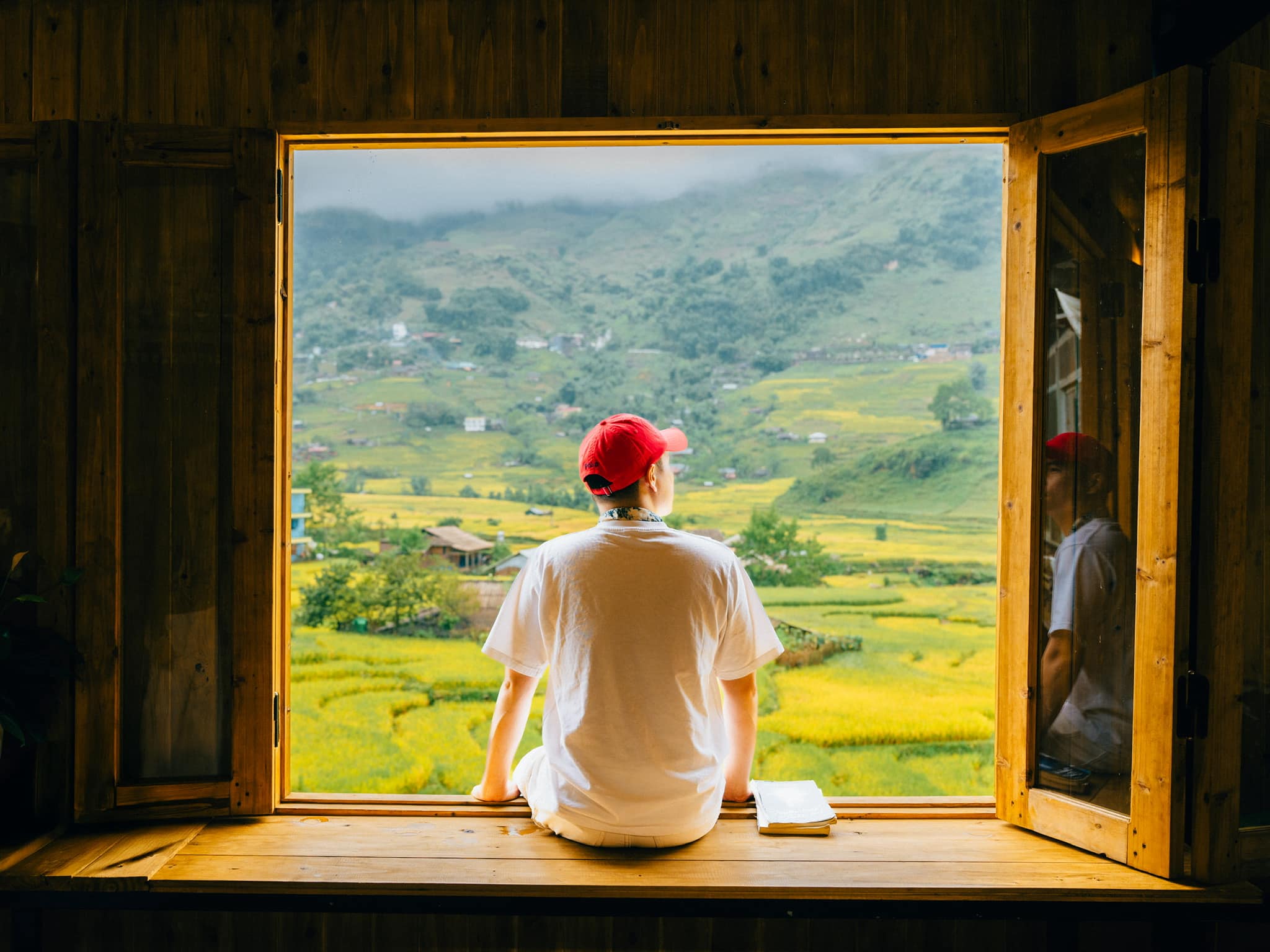 Tại Sa Pa, phần lớn thời gian anh Trọng Nghĩa tham quan bản Tả Van, thư giãn ở các quán cà phê nằm giữa ruộng lúa và view ngắm thung lũng như quán Lá, De Mong và Sailing Cafe.