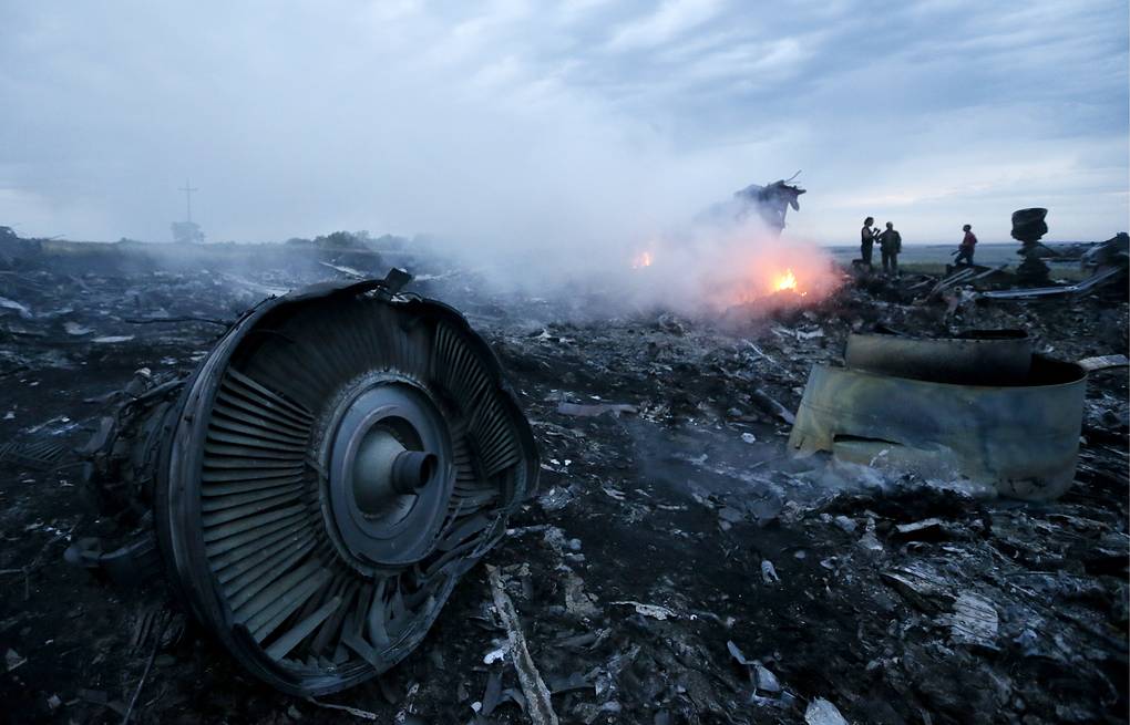 Hiện trường vụ bắn rơi máy bay MH17 ở Donetsk ngày 17.7.2014. Ảnh: TASS