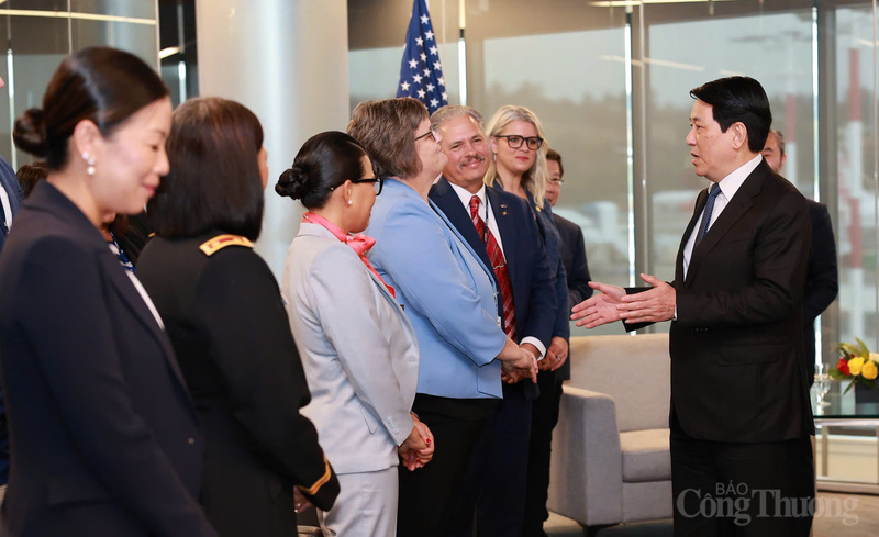 Nhân dịp này, Chủ tịch nước đề nghị các đại biểu bang Oregon ủng hộ và thúc đẩy Hoa Kỳ sớm công nhận quy chế kinh tế thị trường của Việt Nam và đưa Việt Nam ra khỏi danh sách các nước hạn chế xuất khẩu công nghệ cao.