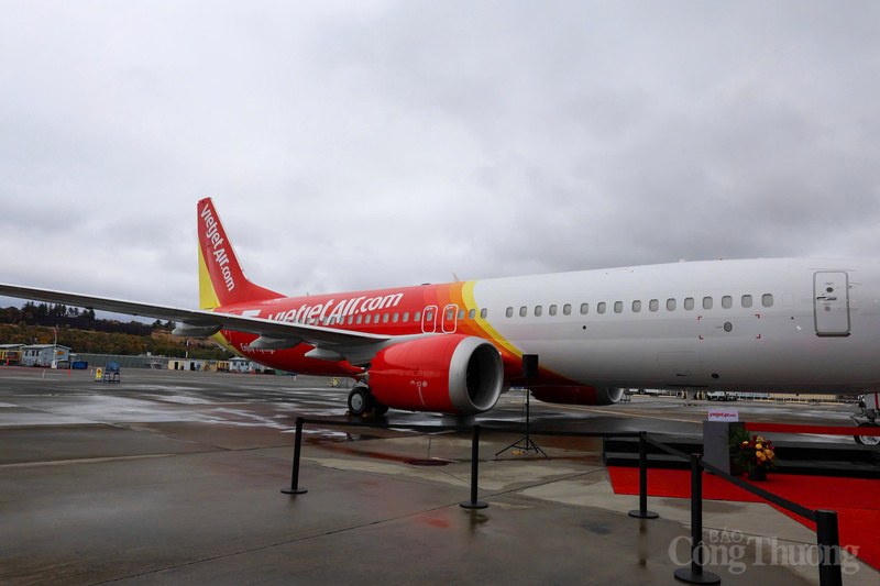 Các máy bay 737-8 sẽ hỗ trợ Vietjet mở rộng mạng bay, khai thác thêm các đường bay mới phục vụ khu vực Đông Nam Á và khẳng định vị thế vững mạnh của một trong những hãng hàng không thế hệ mới năng động nhất khu vực.