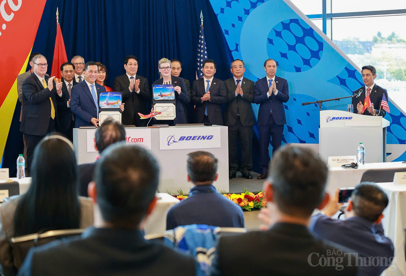 Diễn ra đúng dịp 30 năm bình thường hoá quan hệ Việt Nam - Hoa Kỳ, sự kiện không chỉ là dấu mốc hợp tác quan trọng giữa Vietjet và Boeing mà còn là minh chứng sinh động cho quan hệ Đối tác Chiến lược toàn diện giữa hai quốc gia. Ảnh: Nguyên Minh