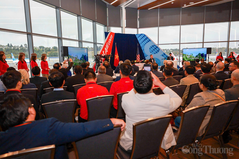 Lễ bàn giao diễn ra trang trọng tại trung tâm giao nhận tàu bay Boeing, Seattle, bang Washington, Hoa Kỳ. Ảnh: Nguyên Minh