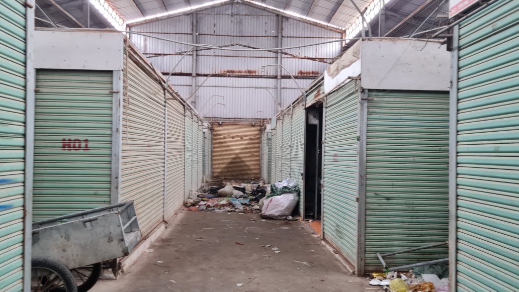 Các ki -ốt trong Trung tâm thương mại Gành Hào, tỉnh Cà Mau. Ảnh: Nhật Hồ