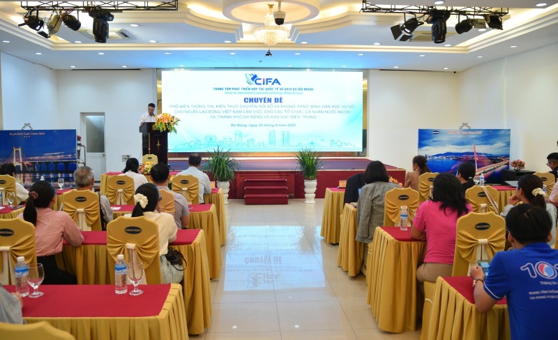 Đà Nẵng phổ biến “Bình dân học vụ số” cho người lao động. Ảnh: Sở Nội vụ Đà Nẵng