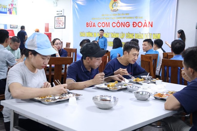 Khuyến khích doanh nghiệp coi bữa cơm công đoàn là một phần văn hóa doanh nghiệp