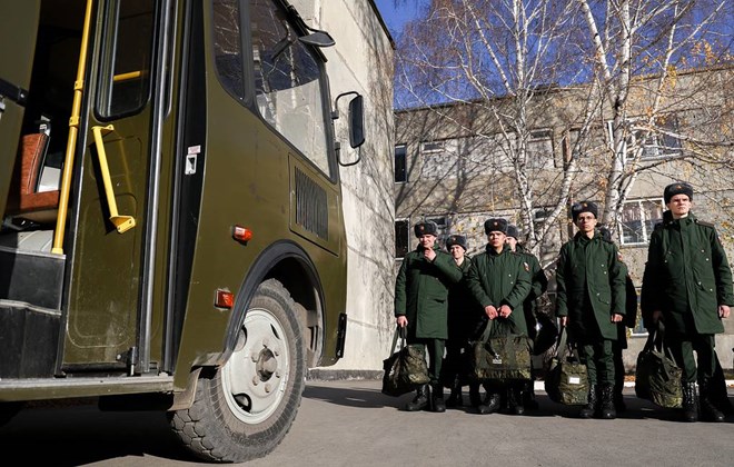 Ông Putin ký lệnh gọi nhập ngũ 135.000 thanh niên Nga