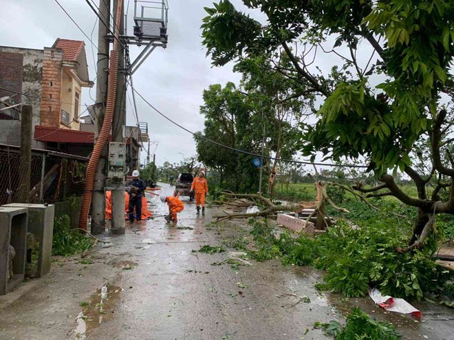 Mưa bão, lốc xoáy làm 9 người chết, hơn 1.200 căn nhà bị ảnh hưởng