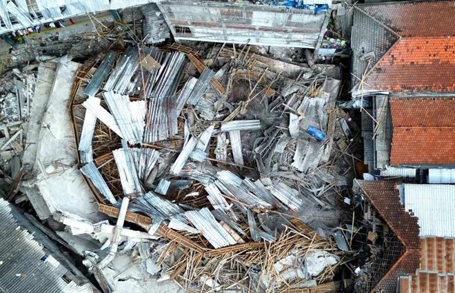 Vẫn còn 59 người vẫn mắc kẹt trong vụ sập trường học Indonesia