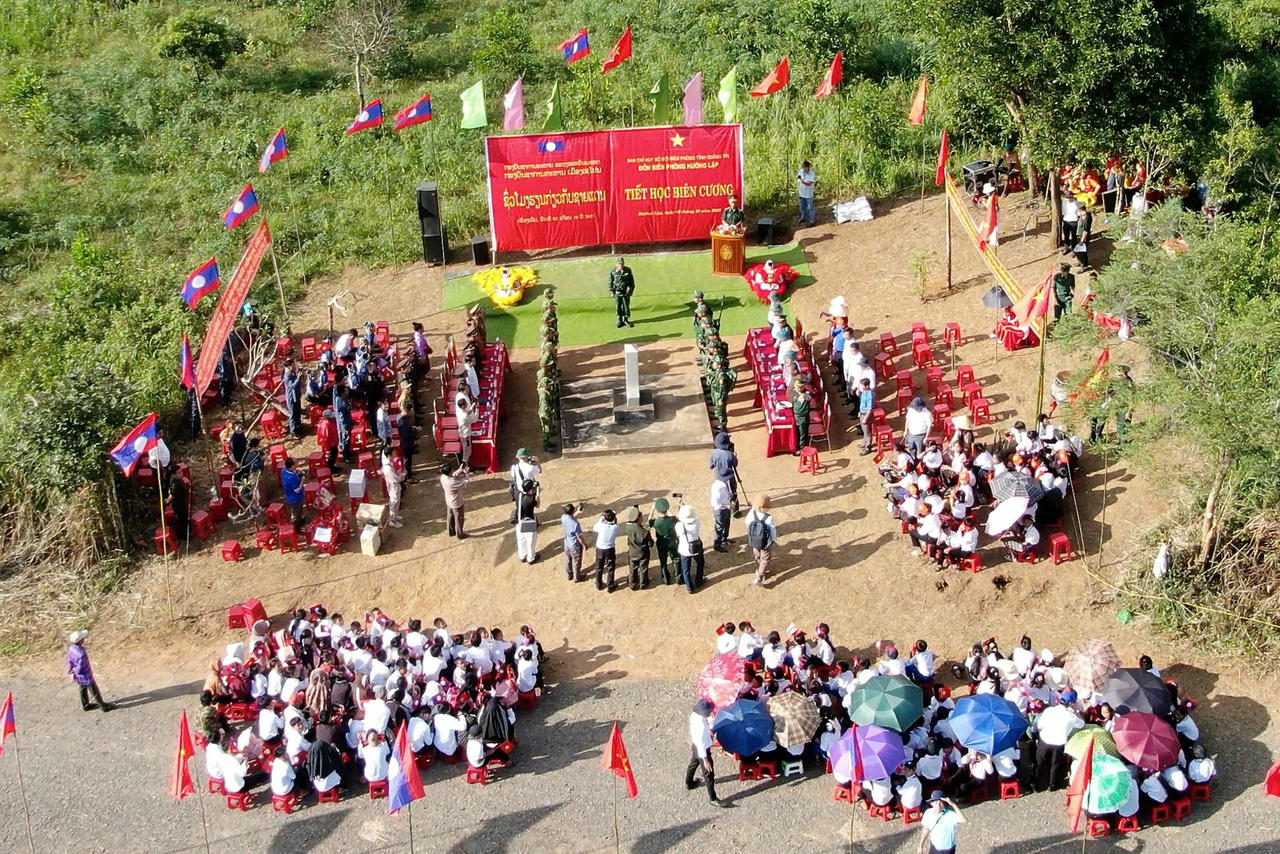 Thiếu nhi hai bên biên giới háo hức trong chương trình “Biên cương - Đêm hội trăng rằm”.