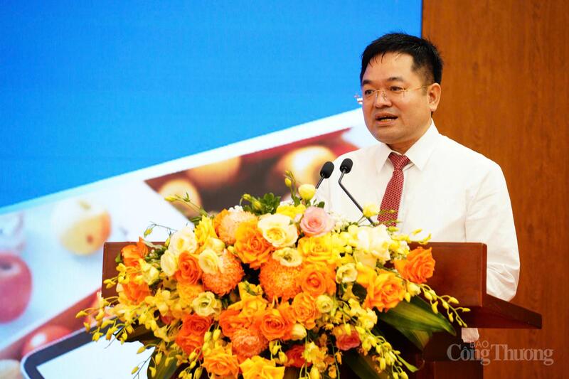 Nhà báo Nguyễn Văn Minh - Tổng Biên tập Báo Công Thương phát biểu khai mạc diễn đàn.