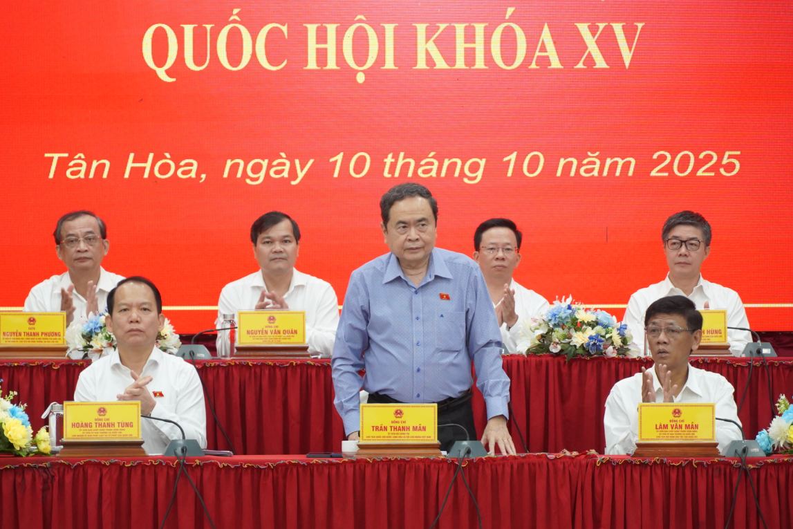 Chủ tịch Quốc hội Trần Thanh Mẫn tiếp xúc cử tri tại xã Tân Hòa (TP Cần Thơ). Ảnh: Tạ Quang