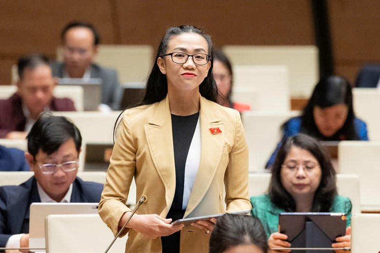 đại biểu Trịnh Thị Tú Anh (Đoàn Lâm Đồng)