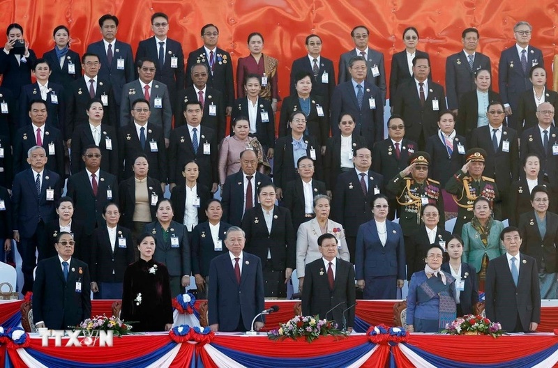 Tổng Bí thư Tô Lâm và Phu nhân cùng các đại biểu dự Lễ kỷ niệm 50 năm Quốc khánh Lào và 105 năm Ngày sinh Chủ tịch Kaysone Phomvihane. Ảnh: Thống Nhất/TTXVN