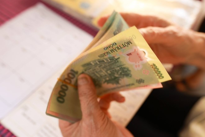 Thưởng cuối năm đến 2 tháng lương và khảo hạch tăng lương cho công nhân