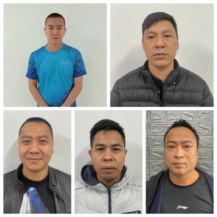 Đối tượng Hoàng Tạ Minh Cường (áo phông xanh) và các đồng phạm. Ảnh: Bộ Công an.