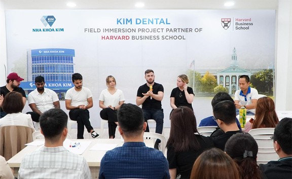 Sự công nhận quốc tế và các giải thưởng uy tín là bảo chứng vững chắc cho thương hiệu. Ảnh: Nha Khoa Kim