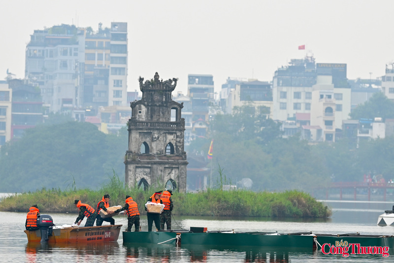 Năm nay, TP. Hà Nội tổ chức 5 điểm bắn pháo hoa với 6 trận địa thuộc 5 phường: Hoàn Kiếm, Tây Hồ, Hai Bà Trưng, Từ Liêm và Hà Đông, với số lượng mỗi trận địa 650 quả pháo hoa tầm cao. Riêng 2 trận địa tại Hồ Hoàn Kiếm mỗi trận địa 700 quả; pháo hoa tầm thấp mỗi trận địa 60 giàn và nhiều giàn pháo hoa hỏa thuật.