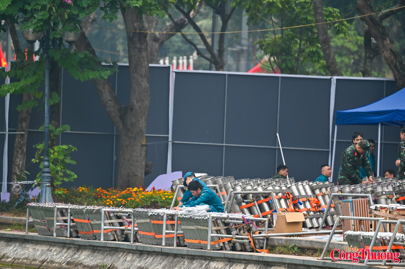 Pháo hoa sẽ được bắn trước giao thừa 15 phút, kéo dài đến thời điểm chuyển giao năm cũ và năm mới.