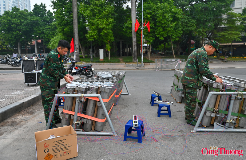 Các đơn vị đang khẩn trương hoàn tất lắp đặt dàn pháo, cố định khung giá, bố trí trận địa theo phương án phê duyệt. Khu vực bắn pháo hoa được khoanh vùng, kiểm soát chặt chẽ nhằm bảo đảm an toàn.