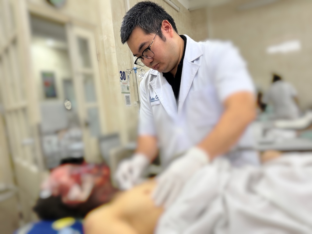 B.ệnh nhân 15 tuổi bị biến dạng khuôn mặt, tổn thương nghiêm trọng do tai nạn pháo nổ. Ảnh: BVCC