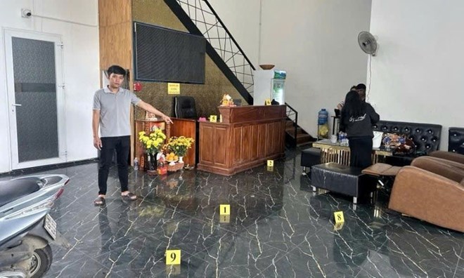 Hiện trường quá karaoke - nơi Quý và Hiếu đến đập phá, gây rối sau cuộc nhậu. Ảnh: Công an cung cấp