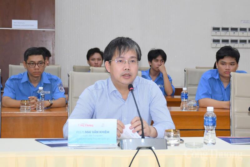 Dưới góc độ liên quan đến an ninh năng lượng quốc gia, ông Mai Văn Khiêm - Giám đốc Trung tâm Khí tượng Thủy văn Quốc gia nhấn mạnh, việc dự báo chính xác hiện tượng nắng nóng là cơ sở quan trọng để điều tiết nhu cầu điện.