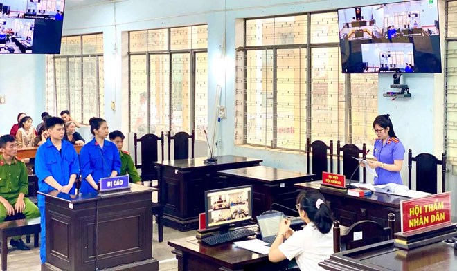Hai bị cáo bị tuyên án gần 28 năm tù vì mua bán và tổ chức sử dụng chất ma túy
