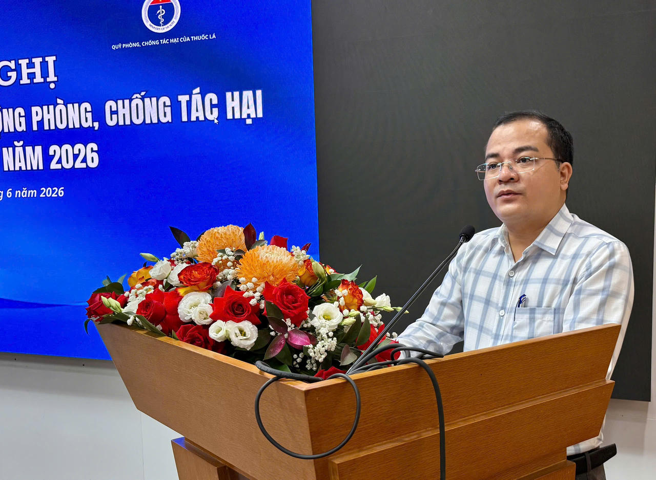 Ông Trần Văn Tùy ,đại diện Cục Phổ biến, giáo dục pháp luật và Trợ giúp pháp lý (Bộ Tư pháp) tham luận tại Hội nghị.