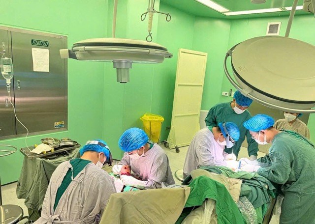 Phẫu thuật nối thành công cổ tay trái đứt lìa hoàn toàn do tai nạn lao động
