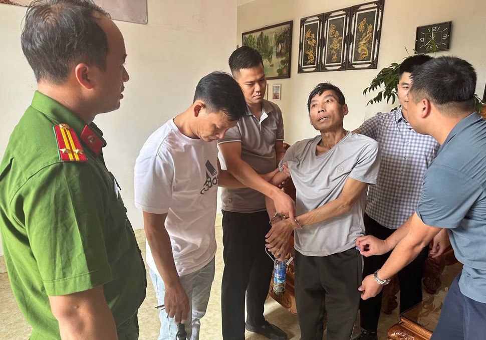 Công an tỉnh Lào Cai bắt giữ thành công đối tượng truy nã lẩn trốn trên địa bàn. Ảnh: Công an cung cấp