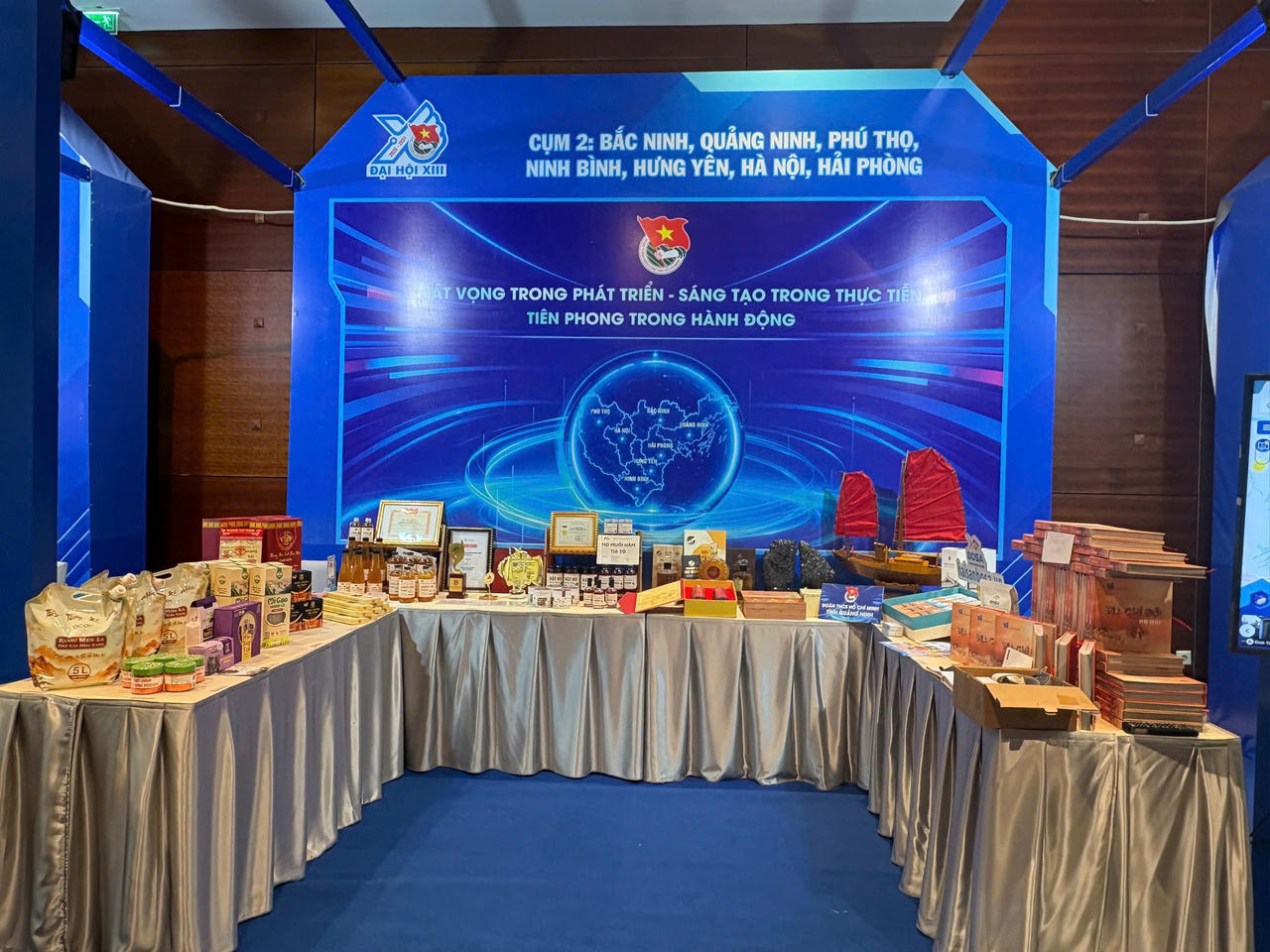 Một số gian hàng của Triển lãm
