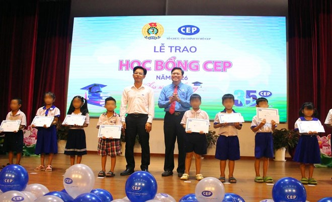 Công đoàn thắp sáng ước mơ cho học sinh trước thềm năm học mới