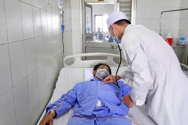 Từ vụ thanh sắt đâm xuyên qua cơ thể, bác sĩ khuyến cáo cách xử trí đúng cách