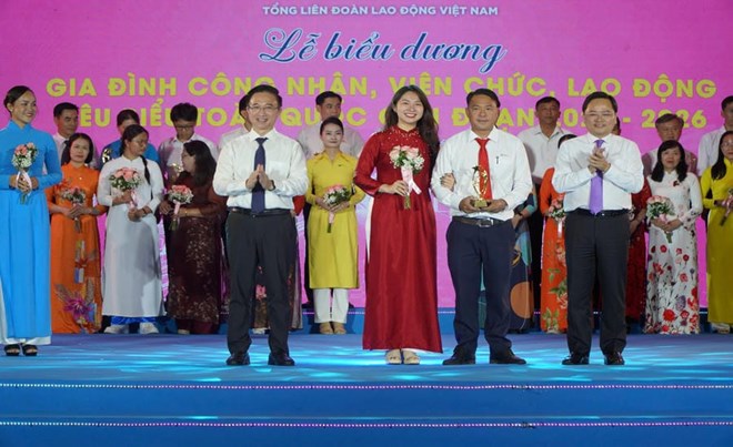 Giữ lửa hạnh phúc trong gia đình công nhân lao động