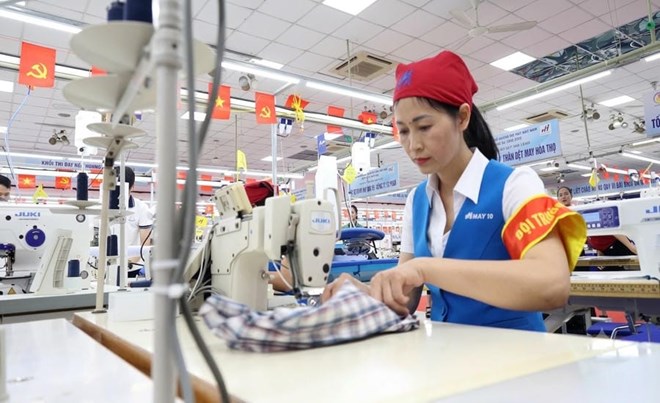 Nữ công nhân May 10 có sáng kiến tăng năng suất gấp 3 lần